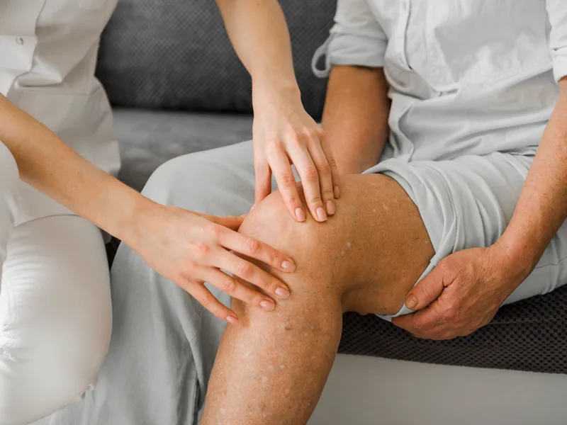 Chiropractic care for knee pain at Health & Healing Family Chiropractic in Andover